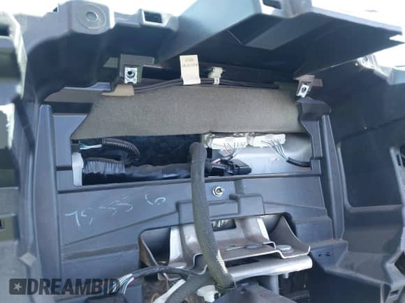 2023 Toyota Tundra Limited Hybrid z VIN 5TFJC5DB5PX020704, wystawiony jako IAAI lot #40609284 z przebiegiem Nie podano mil oraz . Historia ofert i sprzedaży dostępna na DreamBid. Obrazek 14.