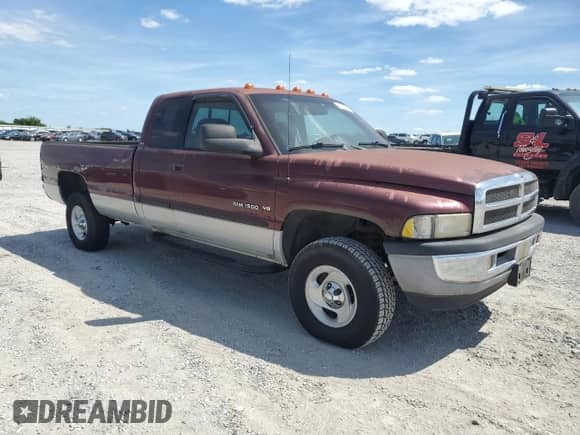 2001 Dodge 1500 z VIN 3B7HF13YX1G179069, wystawiony jako Copart lot #70559625 z przebiegiem 64 211 mil mil oraz Czysty tytuł • Clean title. Historia ofert i sprzedaży dostępna na DreamBid. Obrazek 4.