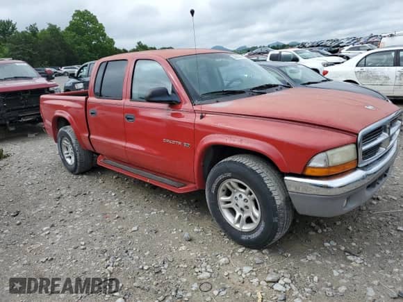 2002 Dodge Dakota SLT z VIN 1B7HL48N62S505775, wystawiony jako Copart lot #56285235 z przebiegiem 132 841 mil mil oraz Czysty tytuł • Clean title. Historia ofert i sprzedaży dostępna na DreamBid. Obrazek 4.