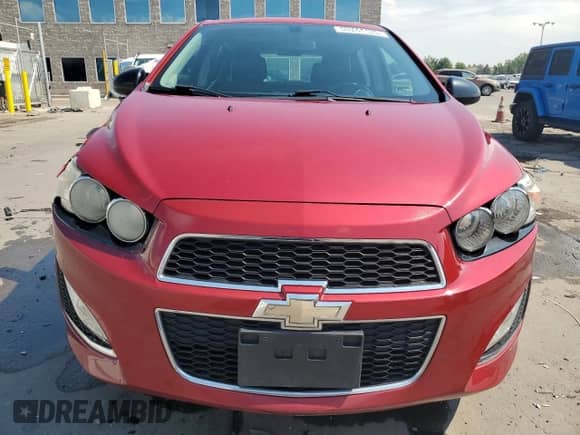2015 Chevrolet Sonic RS z VIN 1G1JH6SB0F4167290, wystawiony jako Copart lot #69244125 z przebiegiem 82 775 mil mil oraz Szkoda całkowita • Salvage title. Historia ofert i sprzedaży dostępna na DreamBid. Obrazek 5.