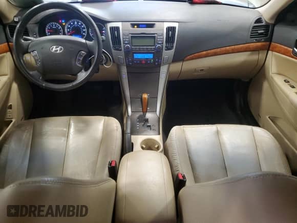 2010 Hyundai Sonata SE с VIN 5NPEU4AC8AH627530, выставлен на аукционе Copart как лот 51762365 с пробегом 191 011 миль миль и На запчасти • Non repairable. История ставок и продаж доступна на DreamBid. Изображение 8.