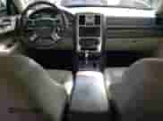 2008 Chrysler 300 C Hemi с VIN 2C3KA63H38H335954, выставлен на аукционе Copart как лот 65041354 с пробегом 206 623 миль миль и Списание • Salvage title. История ставок и продаж доступна на DreamBid. Изображение 8.