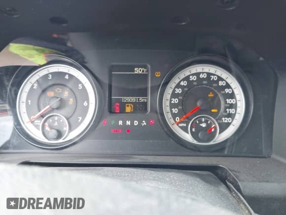 2013 Ram 1500 Express z VIN 3C6JR7AT0DG583884, wystawiony jako IAAI lot #43459586 z przebiegiem 129 391 mil mil oraz . Historia ofert i sprzedaży dostępna na DreamBid. Obrazek 7.