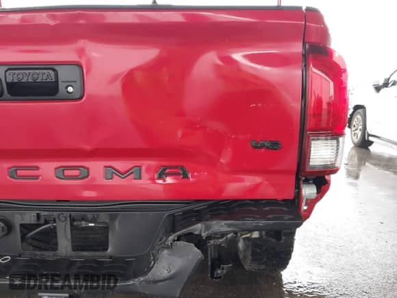 2022 Toyota Tacoma SR5 with VIN 3TMAZ5CN4NM192333, listed as a IAAI auction lot 42640119 with 41,195 mi miles and . Bid and sale history available at DreamBid. Image 17.