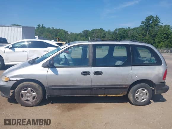 2000 Dodge Caravan with VIN 2B4GP25R4YR737326, listed as a IAAI auction lot 42862132 with 121,394 mi miles and . Bid and sale history available at DreamBid. Image 14.