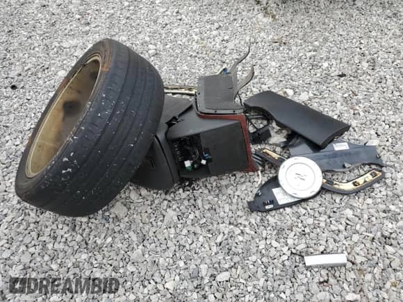 2010 Cadillac Escalade Luxury with VIN 1GYUKBEF4AR138359, listed as a Copart auction lot 65669015 with 215,242 mi miles and Salvage title. Bid and sale history available at DreamBid. Image 13.