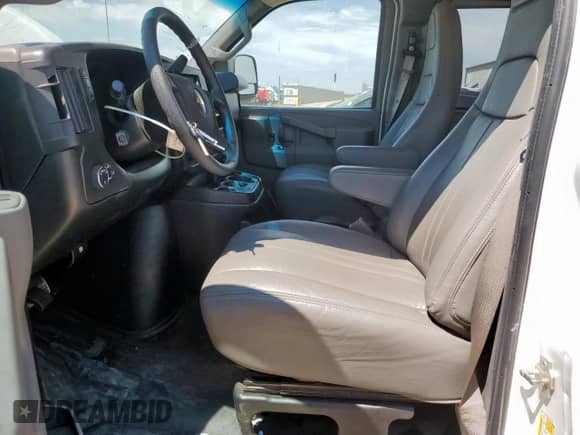 2020 Chevrolet Express Passenger LS с VIN 1GAWGEFG0L1272014, выставлен на аукционе Copart как лот 68144145 с пробегом 85 712 миль миль и Чистый • Clean title. История ставок и продаж доступна на DreamBid. Изображение 7.