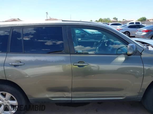 2008 Toyota Highlander z VIN JTEES41A482042181, wystawiony jako IAAI lot #43177946 z przebiegiem 244 167 mil mil oraz . Historia ofert i sprzedaży dostępna na DreamBid. Obrazek 13.