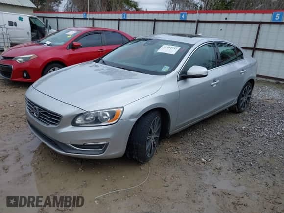 2018 Volvo S60 Inscription z VIN LYV402TKXJB171207, wystawiony jako IAAI lot #41394257 z przebiegiem 102 788 mil mil oraz . Historia ofert i sprzedaży dostępna na DreamBid. Obrazek 17.