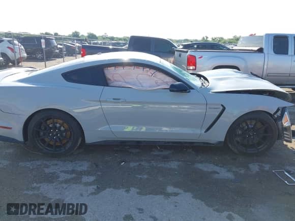 2016 Ford Mustang Shelby GT350 с VIN 1FA6P8JZ5G5521543, выставлен на аукционе IAAI как лот 42355382 с пробегом 28 403 миль миль и . История ставок и продаж доступна на DreamBid. Изображение 13.