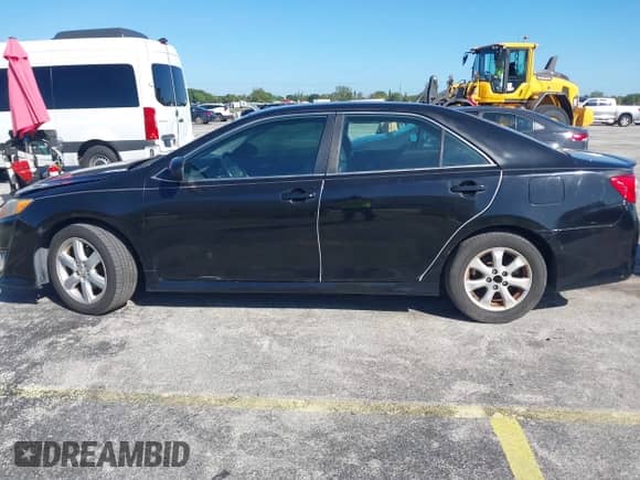 2014 Toyota Camry L z VIN 4T1BF1FK6EU330209, wystawiony jako IAAI lot #43584677 z przebiegiem 79 370 mil mil oraz . Historia ofert i sprzedaży dostępna na DreamBid. Obrazek 14.