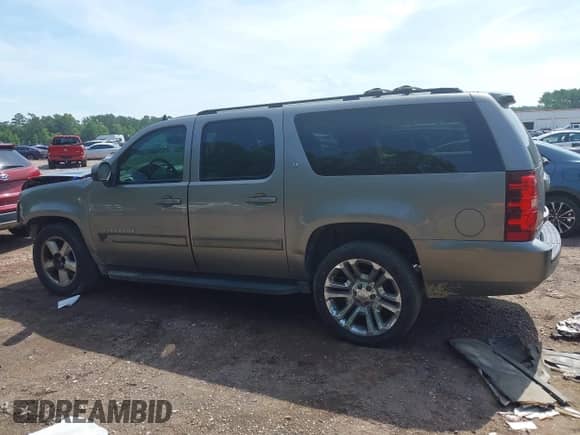 2012 Chevrolet Suburban LT с VIN 1GNSCJE06CR248341, выставлен на аукционе IAAI как лот 42327172 с пробегом 277 755 миль миль и . История ставок и продаж доступна на DreamBid. Изображение 14.