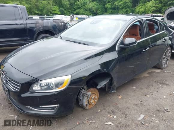 2015 Volvo S60 T5 Premier Plus с VIN YV1612TC7F1308868, выставлен на аукционе IAAI как лот 42448294 с пробегом 86 567 миль миль и . История ставок и продаж доступна на DreamBid. Изображение 2.