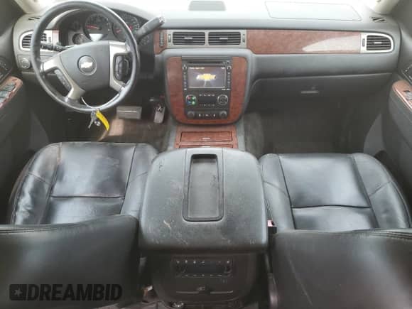 2013 Chevrolet Suburban LTZ с VIN 1GNSKKE78DR213257, выставлен на аукционе Copart как лот 67846545 с пробегом 183 772 миль миль и Списание • Salvage title. История ставок и продаж доступна на DreamBid. Изображение 8.