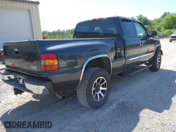 2005 GMC Sierra 1500 SLE с VIN 1GTEC19T65Z323150, выставлен на аукционе IAAI как лот 42132886 с пробегом 176 102 миль миль и . История ставок и продаж доступна на DreamBid. Изображение 4.