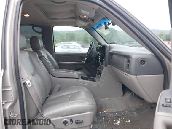 2005 Chevrolet Tahoe Z71 z VIN 1GNEK13T45R102844, wystawiony jako IAAI lot #42680575 z przebiegiem 366 427 mil mil oraz . Historia ofert i sprzedaży dostępna na DreamBid. Obrazek 5.