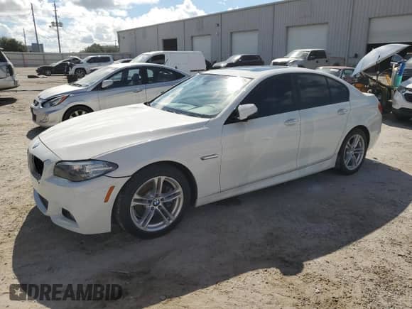 2014 BMW 5 Series 528i z VIN WBA5A5C56ED020757, wystawiony jako Copart lot #71829005 z przebiegiem 104 656 mil mil oraz Czysty tytuł • Clean title. Historia ofert i sprzedaży dostępna na DreamBid. Obrazek 1.