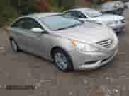 2011 Hyundai Sonata GLS z VIN 5NPEB4AC1BH089051, wystawiony jako IAAI lot #43579468 z przebiegiem 108 530 mil mil oraz . Historia ofert i sprzedaży dostępna na DreamBid. Obrazek 1.