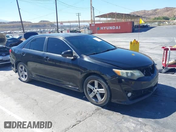 2012 Toyota Camry XLE z VIN 4T1BF1FK9CU018320, wystawiony jako IAAI lot #43408512 z przebiegiem 311 163 mil mil oraz . Historia ofert i sprzedaży dostępna na DreamBid. Obrazek 1.