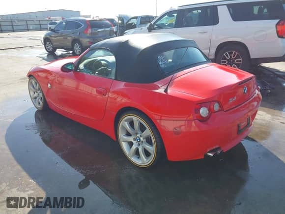 2005 BMW Z4 3.0i с VIN 4USBT53575LU09990, выставлен на аукционе IAAI как лот 41773943 с пробегом 118 772 миль миль и . История ставок и продаж доступна на DreamBid. Изображение 3.