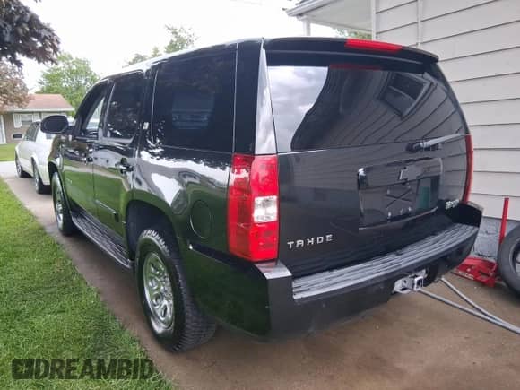 2008 Chevrolet Tahoe z VIN 1GNFK13518R245065, wystawiony jako Copart lot #59405055 z przebiegiem 117 196 mil mil oraz Czysty tytuł • Clean title. Historia ofert i sprzedaży dostępna na DreamBid. Obrazek 3.