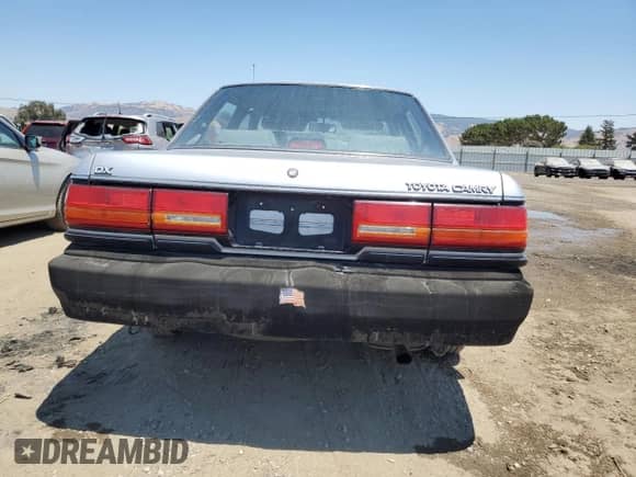1990 Toyota Camry z VIN JT2SV21E3L3430410, wystawiony jako Copart lot #64526515 z przebiegiem 105 636 mil mil oraz Czysty tytuł • Clean title. Historia ofert i sprzedaży dostępna na DreamBid. Obrazek 6.
