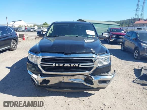 2020 Ram 1500 Big Horn z VIN 1C6SRFBT2LN214446, wystawiony jako IAAI lot #43329392 z przebiegiem 57 501 mil mil oraz . Historia ofert i sprzedaży dostępna na DreamBid. Obrazek 11.