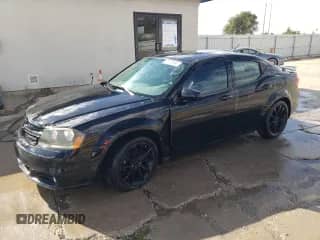 2013 Dodge Avenger SXT z VIN 1C3CDZCBXDN620709, wystawiony jako Copart lot #76639494 z przebiegiem 136 571 mil mil oraz Czysty tytuł • Clean title. Historia ofert i sprzedaży dostępna na DreamBid. Obrazek 1.