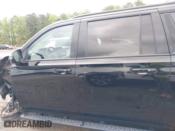 2022 Chevrolet Suburban Z71 с VIN 1GNSKDKD7NR345224, выставлен на аукционе IAAI как лот 42007246 с пробегом 50 300 миль миль и . История ставок и продаж доступна на DreamBid. Изображение 15.