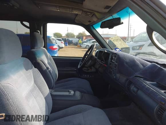 1995 Chevrolet Tahoe z VIN 1GNEC13K7SJ427888, wystawiony jako IAAI lot #42703275 z przebiegiem 251 895 mil mil oraz . Historia ofert i sprzedaży dostępna na DreamBid. Obrazek 5.