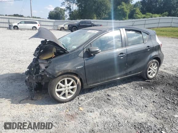2012 Toyota Prius Four z VIN JTDKDTB34C1512557, wystawiony jako Copart lot #81591185 z przebiegiem Nie podano mil oraz Szkoda całkowita • Salvage title. Historia ofert i sprzedaży dostępna na DreamBid. Obrazek 1.