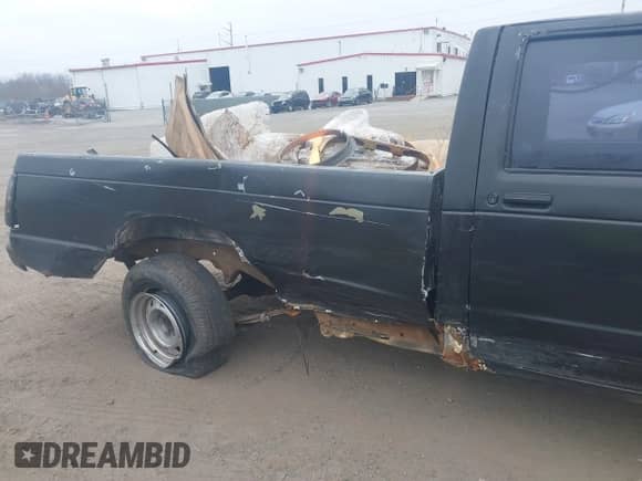 1991 Chevrolet S-10 z VIN 1GCCS14Z7M0154779, wystawiony jako IAAI lot #41756258 z przebiegiem 219 478 mil mil oraz . Historia ofert i sprzedaży dostępna na DreamBid. Obrazek 6.