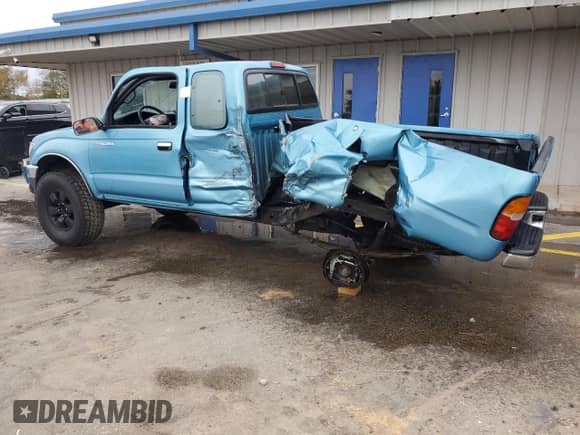 1997 Toyota Tacoma z VIN 4TAWM72NXVZ296658, wystawiony jako Copart lot #78831984 z przebiegiem 228 827 mil mil oraz Szkoda całkowita • Salvage title. Historia ofert i sprzedaży dostępna na DreamBid. Obrazek 2.