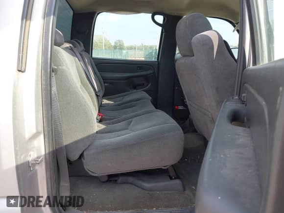 2005 Chevrolet Silverado 1500 LS z VIN 2GCEC13T651193081, wystawiony jako IAAI lot #43463563 z przebiegiem 226 648 mil mil oraz . Historia ofert i sprzedaży dostępna na DreamBid. Obrazek 8.