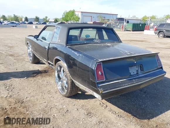 1984 Chevrolet Monte Carlo z VIN 1G1AZ37H9ER201513, wystawiony jako IAAI lot #42246033 z przebiegiem 80 467 mil mil oraz . Historia ofert i sprzedaży dostępna na DreamBid. Obrazek 3.