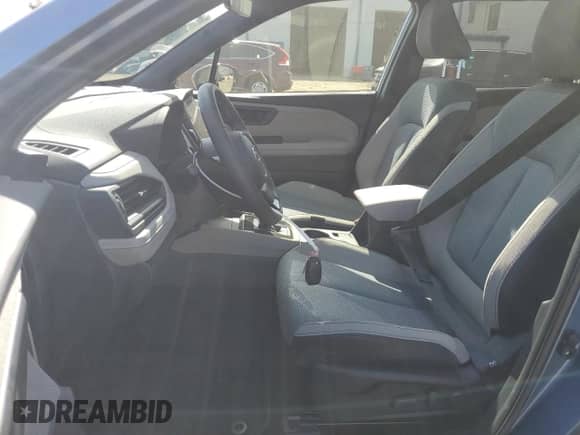 2025 Subaru Forester Premium z VIN JF2SLDBC7SH448448, wystawiony jako Copart lot #84930125 z przebiegiem 5 870 mil mil oraz Szkoda całkowita • Salvage title. Historia ofert i sprzedaży dostępna na DreamBid. Obrazek 7.