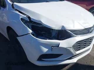 2016 Chevrolet Cruze LS z VIN 1G1BC5SM0G7316683, wystawiony jako IAAI lot #43419660 z przebiegiem 126 171 mil mil oraz . Historia ofert i sprzedaży dostępna na DreamBid. Obrazek 6.