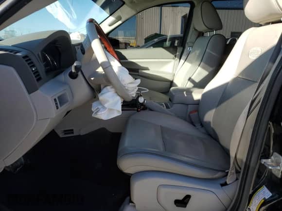 2008 Jeep Grand Cherokee Overland with VIN 1J8HR68248C139424, listed as a Copart auction lot 46450965 with 201,140 mi miles and Salvage title. Bid and sale history available at DreamBid. Image 7.