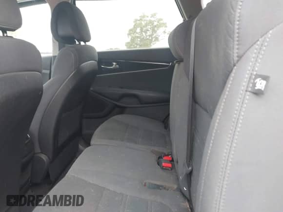 2016 Kia Sorento LX z VIN 5XYPG4A30GG050914, wystawiony jako IAAI lot #43046318 z przebiegiem 147 745 mil mil oraz . Historia ofert i sprzedaży dostępna na DreamBid. Obrazek 8.