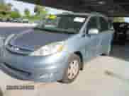 2007 Toyota Sienna XLE z VIN 5TDZK22C67S013959, wystawiony jako IAAI lot #43205502 z przebiegiem 275 909 mil mil oraz . Historia ofert i sprzedaży dostępna na DreamBid. Obrazek 2.