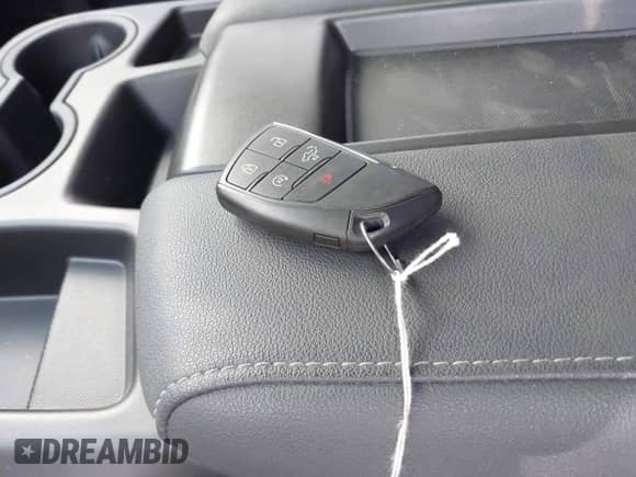 2025 Chevrolet Silverado 1500 z VIN 1GCRKBEK0SZ264681, wystawiony jako IAAI lot #42570981 z przebiegiem 4 783 mil mil oraz . Historia ofert i sprzedaży dostępna na DreamBid. Obrazek 11.