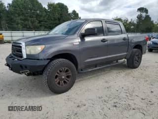 2011 Toyota Tundra z VIN 5TFEY5F10BX104512, wystawiony jako Copart lot #84405035 z przebiegiem 187 000 mil mil oraz Nie do naprawy • Non repairable. Historia ofert i sprzedaży dostępna na DreamBid. Obrazek 1.