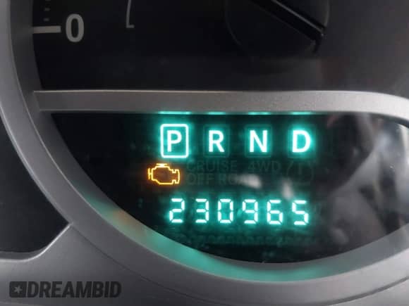 2007 Jeep Wrangler Unlimited Sahara z VIN 1J4GA59107L120503, wystawiony jako IAAI lot #42019384 z przebiegiem 230 965 mil mil oraz . Historia ofert i sprzedaży dostępna na DreamBid. Obrazek 16.