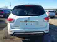 2016 Nissan Pathfinder Platinum z VIN 5N1AR2MM8GC614835, wystawiony jako IAAI lot #41246654 z przebiegiem 186 892 mil mil oraz . Historia ofert i sprzedaży dostępna na DreamBid. Obrazek 16.