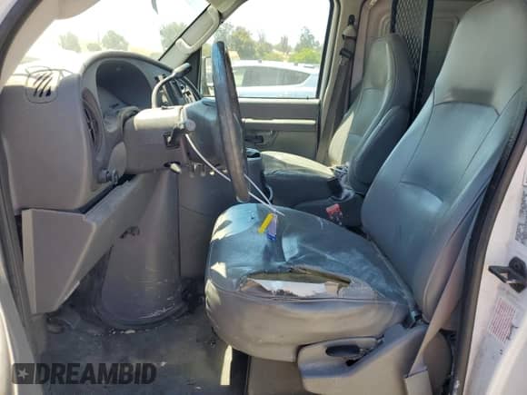 2003 Ford Econoline Cargo с VIN 1FTRE14293HA13605, выставлен на аукционе Copart как лот 64129745 с пробегом 256 829 миль миль и Списание • Salvage title. История ставок и продаж доступна на DreamBid. Изображение 7.