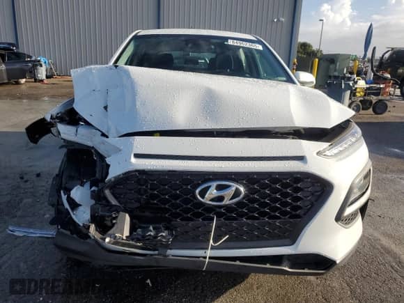 2021 Hyundai Kona SE with VIN KM8K12AA0MU626702, listed as a Copart auction lot 84962365 with 51,572 mi miles and Salvage title. Bid and sale history available at DreamBid. Image 5.