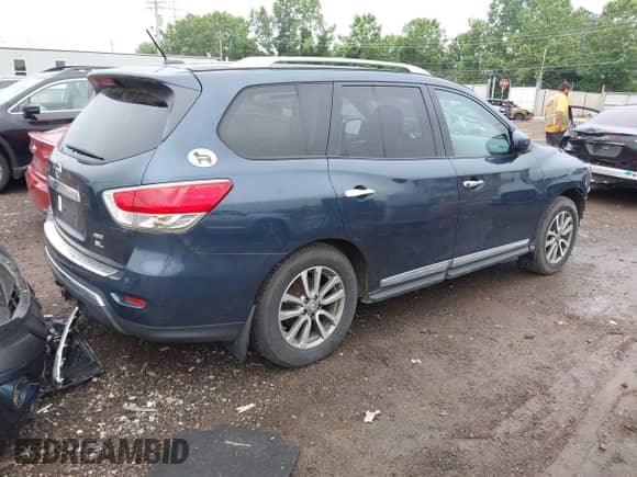 2014 Nissan Pathfinder SL with VIN 5N1AR2MM9EC711118, listed as a IAAI auction lot 42528883 with 190,567 mi miles and . Bid and sale history available at DreamBid. Image 4.