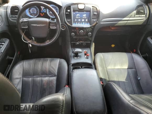 2013 Chrysler 300 S z VIN 2C3CCABG8DH743175, wystawiony jako Copart lot #69150755 z przebiegiem 164 524 mil mil oraz Szkoda całkowita • Salvage title. Historia ofert i sprzedaży dostępna na DreamBid. Obrazek 8.