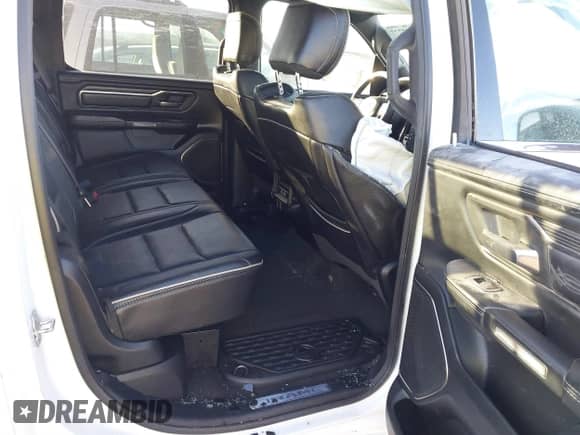 2020 Ram 1500 z VIN 1C6SRFPM6LN205220, wystawiony jako IAAI lot #41437777 z przebiegiem 133 883 mil mil oraz . Historia ofert i sprzedaży dostępna na DreamBid. Obrazek 8.