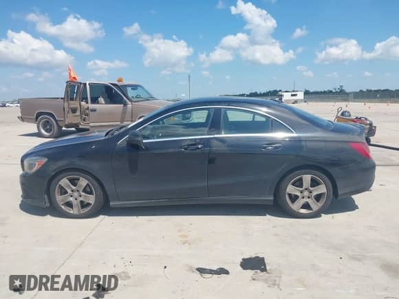 2015 Mercedes-Benz CLA 250 с VIN WDDSJ4GB3FN173260, выставлен на аукционе IAAI как лот 43148053 с пробегом 124 741 миль миль и . История ставок и продаж доступна на DreamBid. Изображение 14.